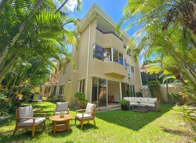 Jaboncillos Escazú! Condo de 523 m2 con 6 habit. + de servicio y jardín