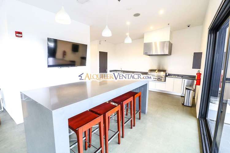 Escazu Village! Apartamento amueblado de 2 habitaciones / balcón
