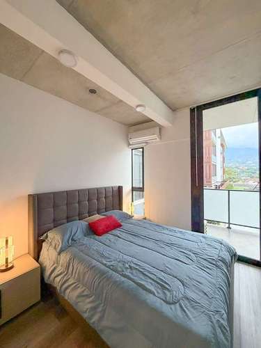 Escazu Village! Apartamento amueblado de 2 habitaciones / balcón