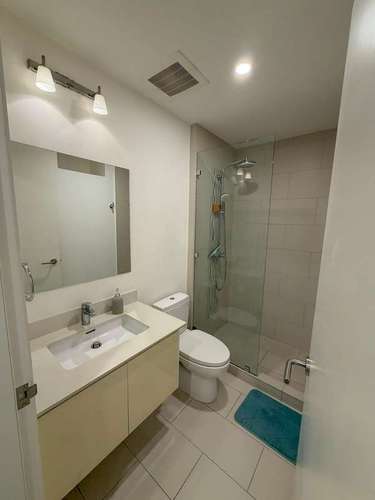 Escazu Village! Apartamento amueblado de 2 habitaciones / balcón