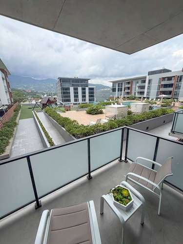 Escazu Village! Apartamento amueblado de 2 habitaciones / balcón