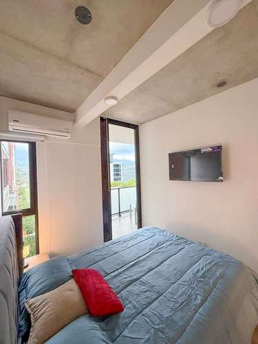 Escazu Village! Apartamento amueblado de 2 habitaciones / balcón