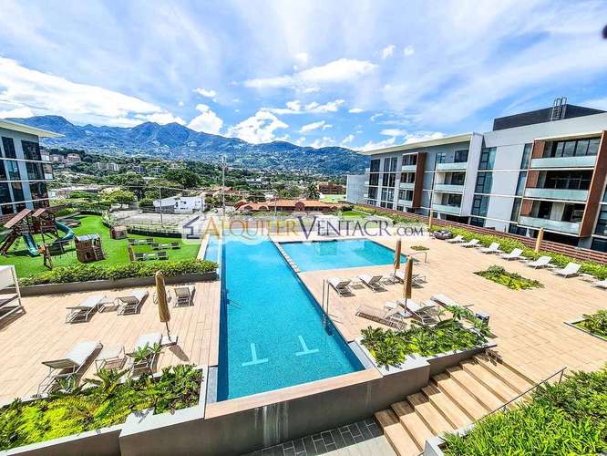 Escazu Village! Apartamento amueblado de 2 habitaciones / balcón