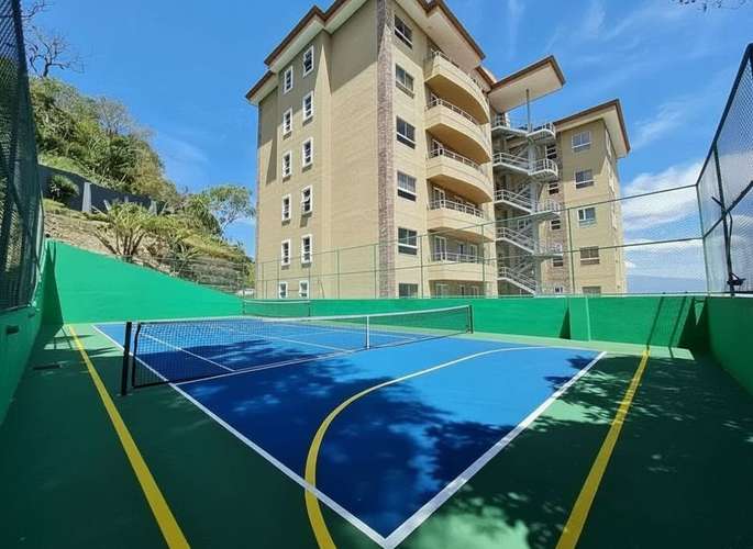 Apartamento amueblado en San Rafael de Escazú con balcón y amenidades