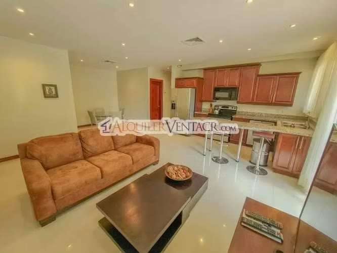 Apartamento amueblado en San Rafael de Escazú con balcón y amenidades