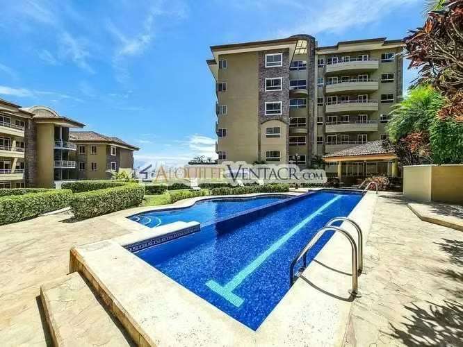 Apartamento amueblado en San Rafael de Escazú con balcón y amenidades