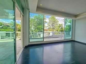 Apartamento en 1er nivel con terraza grande en Bello Horizonte Escazú