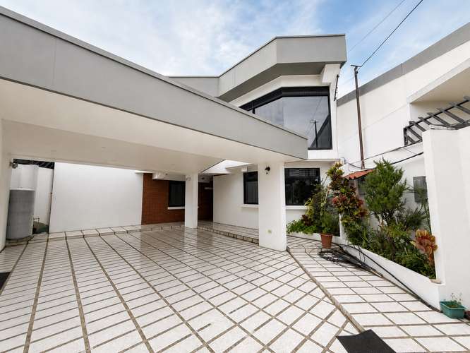 Venta de Casa en Moravia con 5 habitaciones - KM