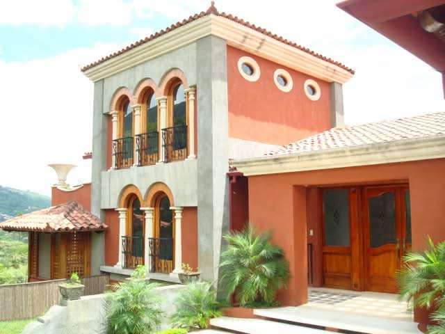 Alquiler de hermosa casa en san antonio de Escazu estilo toscana 