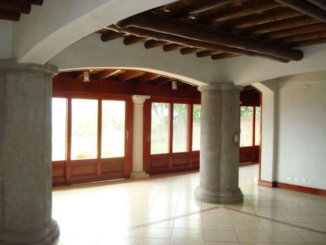 Alquiler de hermosa casa en san antonio de Escazu estilo toscana 