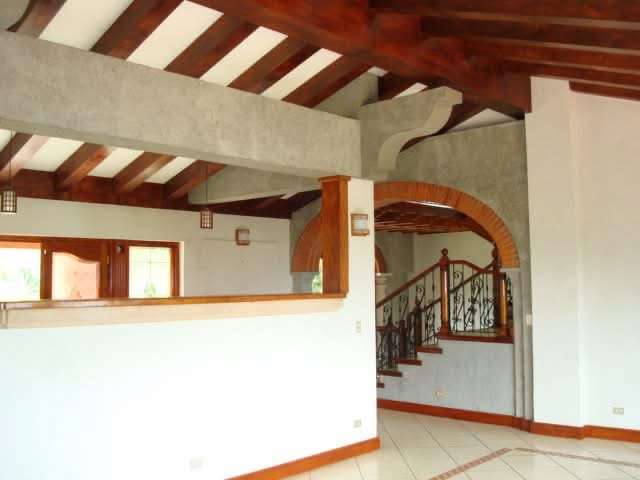 Alquiler de hermosa casa en san antonio de Escazu estilo toscana 