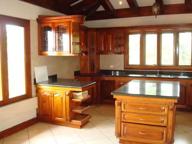 Alquiler de hermosa casa en san antonio de Escazu estilo toscana 