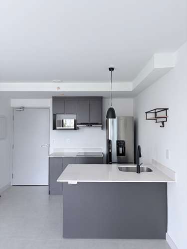 Estudio con línea blanca en Condominio Sky Garden Sabana
