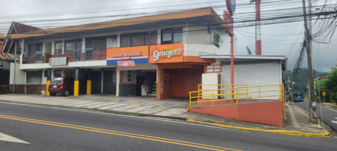 Local Esquinero 33 m2  en Centro Comercial Curridabat - Imagen 2