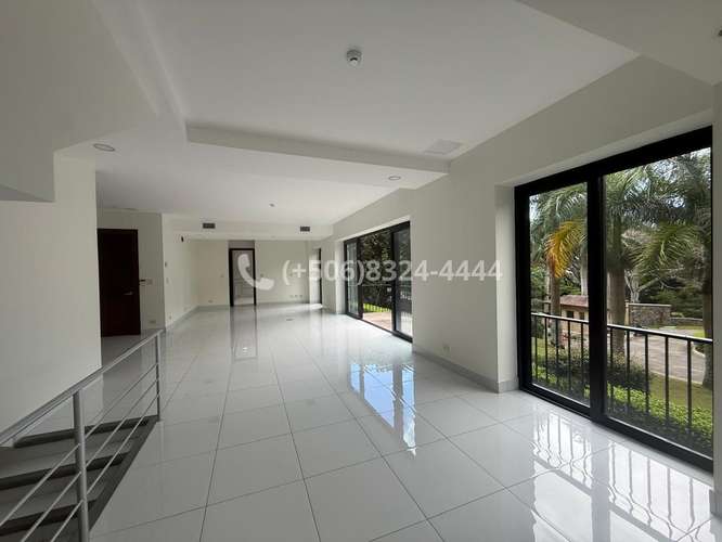 Apartamento dúplex de lujo con jardín privado en San Rafael de Escazú - Imagen 6