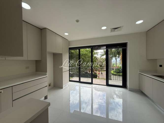 Apartamento dúplex de lujo con jardín privado en alquiler | San Rafael de Escazú - Imagen 3