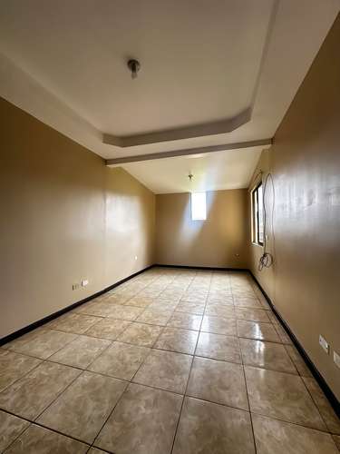 Se alquila casa de 2 plantas en Residencial Vistas del Este, Tres Ríos - 3 Habs, Oficina, Mascotas permitidas