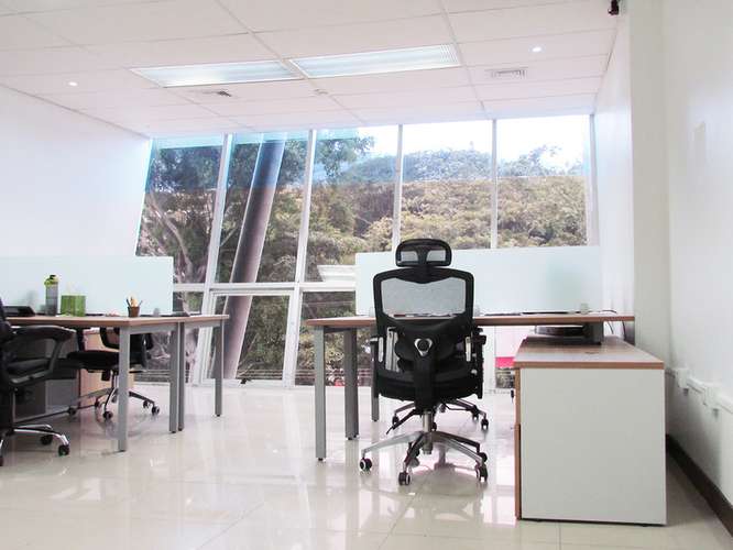 Oficina en Alquiler en Escazú (La Paco)| 110 m², Mezzanina, Mobiliario y 2 Parqueos Privados ID11674 - Imagen 1
