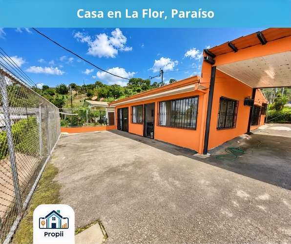 Se vende casa en La Flor, Santiago de Paraíso, Cartago - 3 Habs, Parqueo para 2 carros y Patio amplio