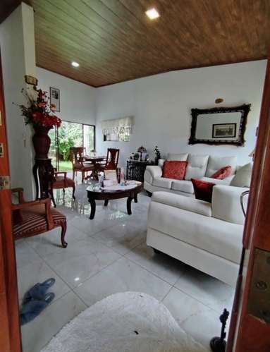 Hermosa Casa En Venta En Residencial De Alta Plusvalía - Imagen 2