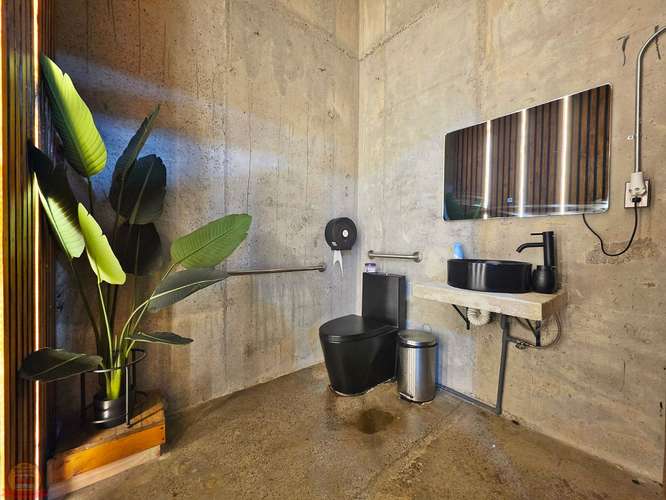 Local Comercial de 70 m² en Alquiler frente a UCIMED, Sabana Sur - Imagen 6