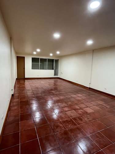Amplio Local para Oficina o Bodega en Barrio Otoya, San José