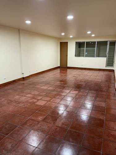 Amplio Local para Oficina o Bodega en Barrio Otoya, San José