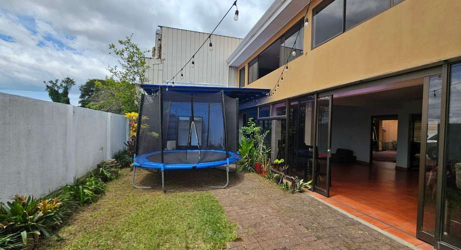 Se alquila amplia casa en Ayarco Curridabat. Cod 25388 - Imagen 8