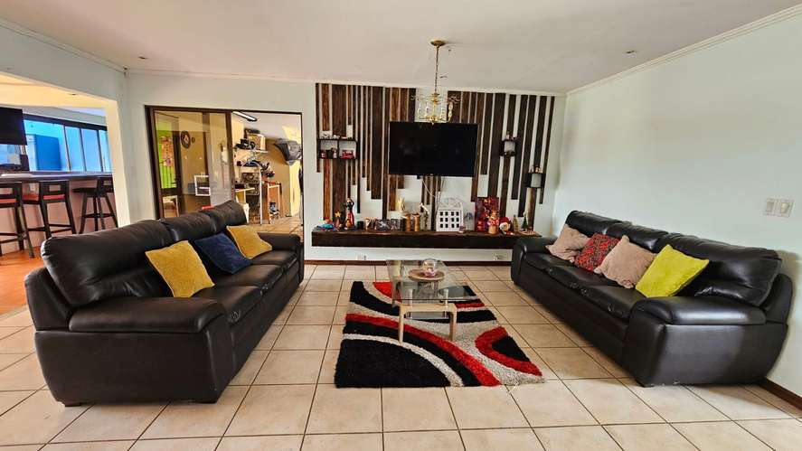 Se alquila amplia casa en Ayarco Curridabat. Cod 25388 - Imagen 2
