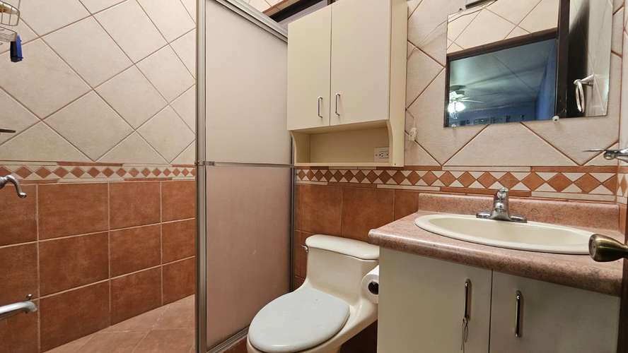 Se alquila amplia casa en Ayarco Curridabat. Cod 25388 - Imagen 16