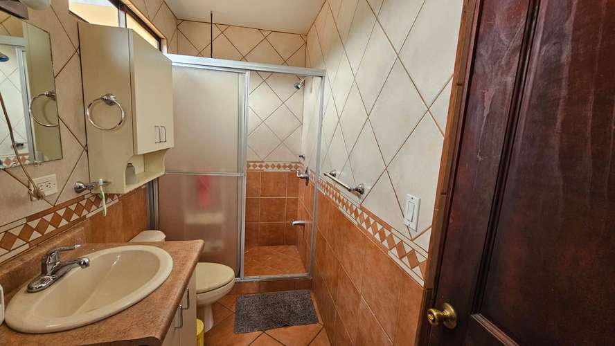 Se alquila amplia casa en Ayarco Curridabat. Cod 25388 - Imagen 14