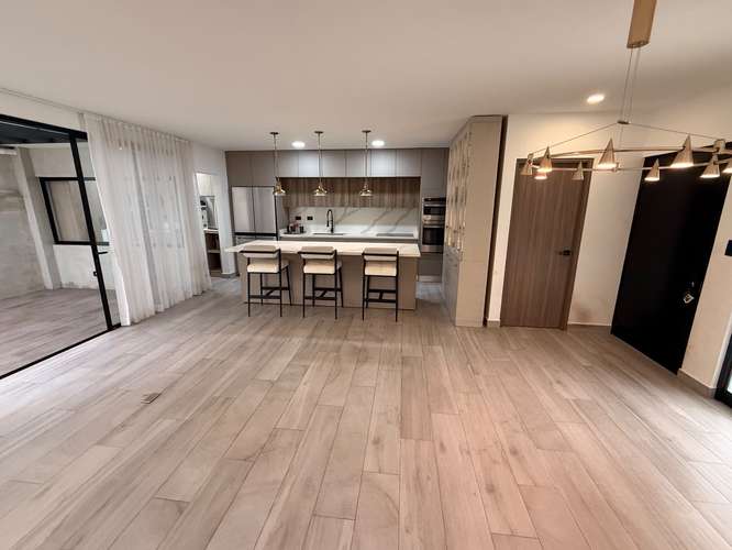 Casa en Alquiler en NAIA Guachipelín, Escazú | 3 Hab. con A/C, Jardín y Línea Blanca | $2.750 - Imagen 2