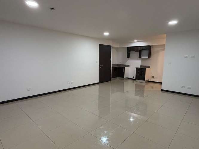 Apartamento en piso 4 con dos parqueos en Granadilla - Imagen 10