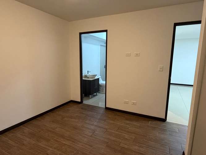 Apartamento en piso 4 con dos parqueos en Granadilla - Imagen 2