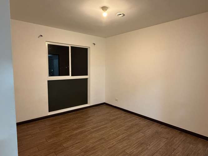 Apartamento en piso 4 con dos parqueos en Granadilla - Imagen 4