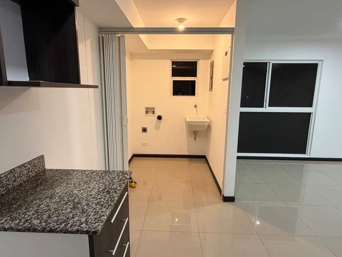 Apartamento en piso 4 con dos parqueos en Granadilla - Imagen 7