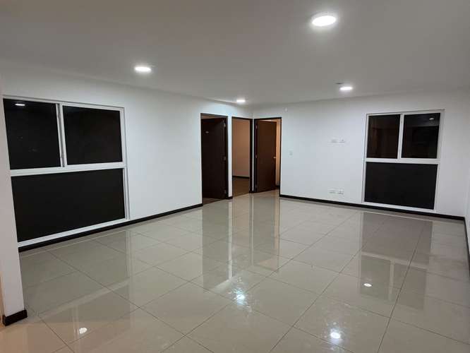 Apartamento en piso 4 con dos parqueos en Granadilla - Imagen 9