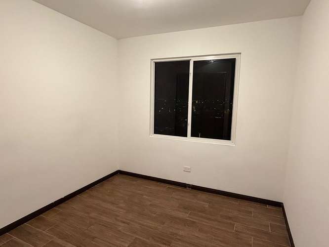 Apartamento en piso 4 con dos parqueos en Granadilla - Imagen 11
