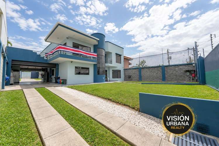 Propiedad con Uso de Suelo mixto de 1657.85m2 en Santo Domingo de Heredia