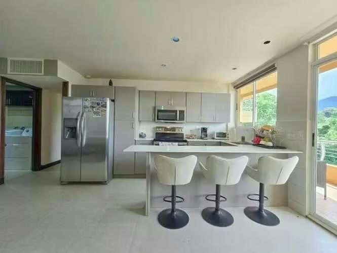 Apartamento de 2 habit. full amueblado con vistas en San Rafael Escazú