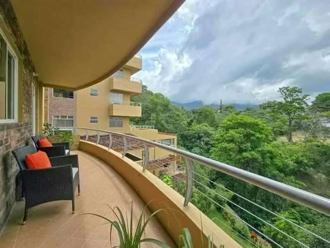 Apartamento de 2 habit. full amueblado con vistas en San Rafael Escazú