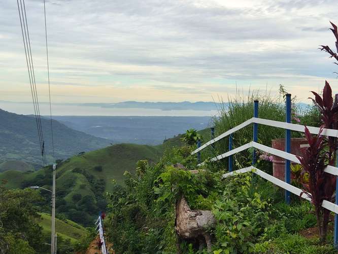 Amplios lotes con vistas al Mar (Pacífico Central) y las montañas, listos para construir  - Imagen 10