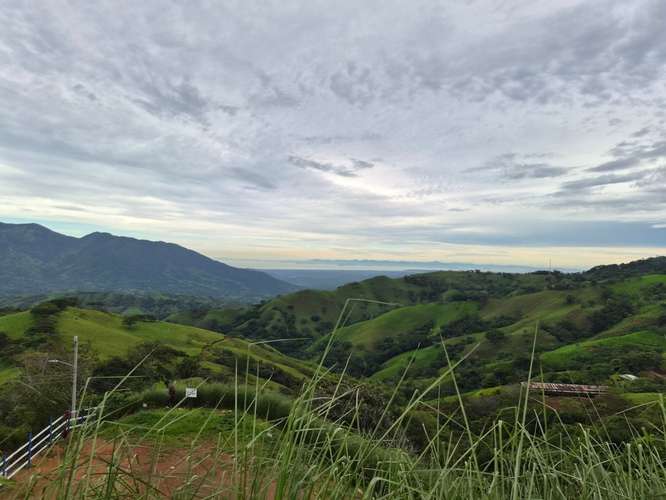 Amplios lotes con vistas al Mar (Pacífico Central) y las montañas, listos para construir  - Imagen 7