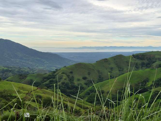 Amplios lotes con vistas al Mar (Pacífico Central) y las montañas, listos para construir  - Imagen 8