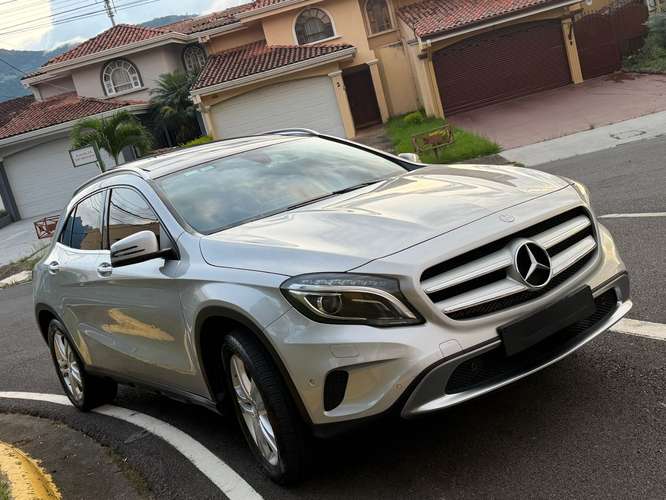 Mercedes Benz GLA200 