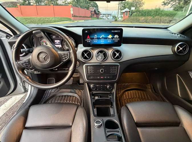 Mercedes Benz GLA200 