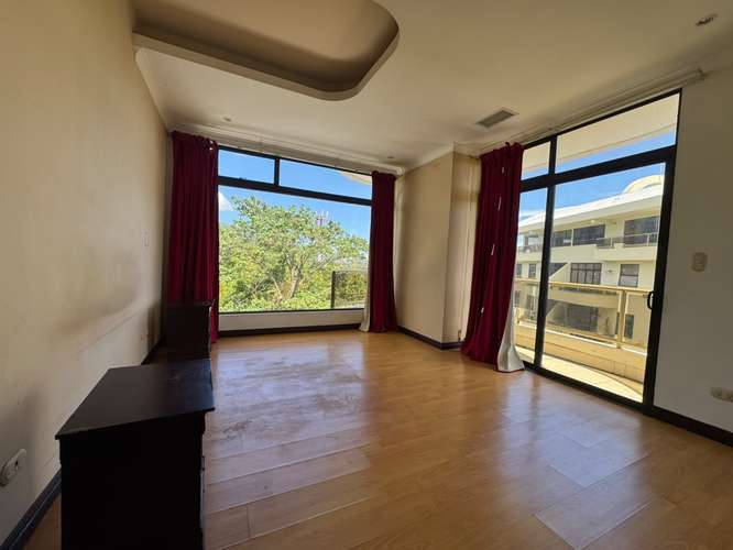 Apartamento amplio en torre de Escazú  - Imagen 10