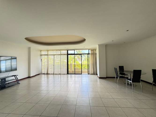 Apartamento amplio en torre de Escazú  - Imagen 2
