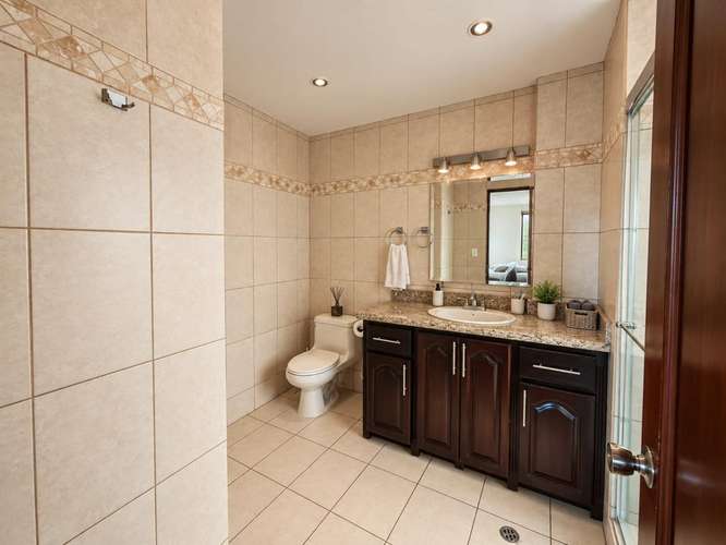 Apartamento amueblado en condominio de Escazú  - Imagen 12