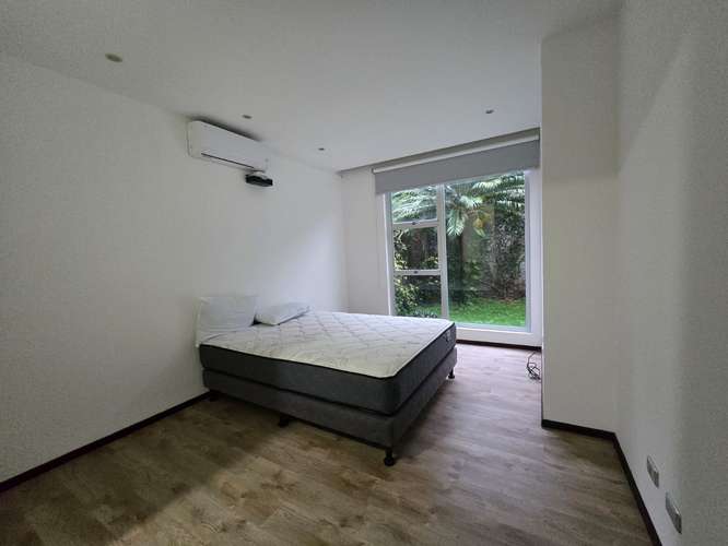 Moderno apartamento amoblado con amenidades en Santa Ana $1800